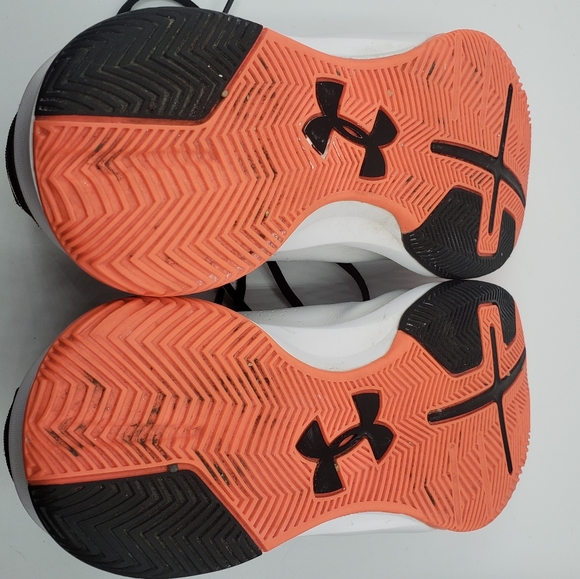 Under Armour after burns basketball shoes - Picture 5 of 6